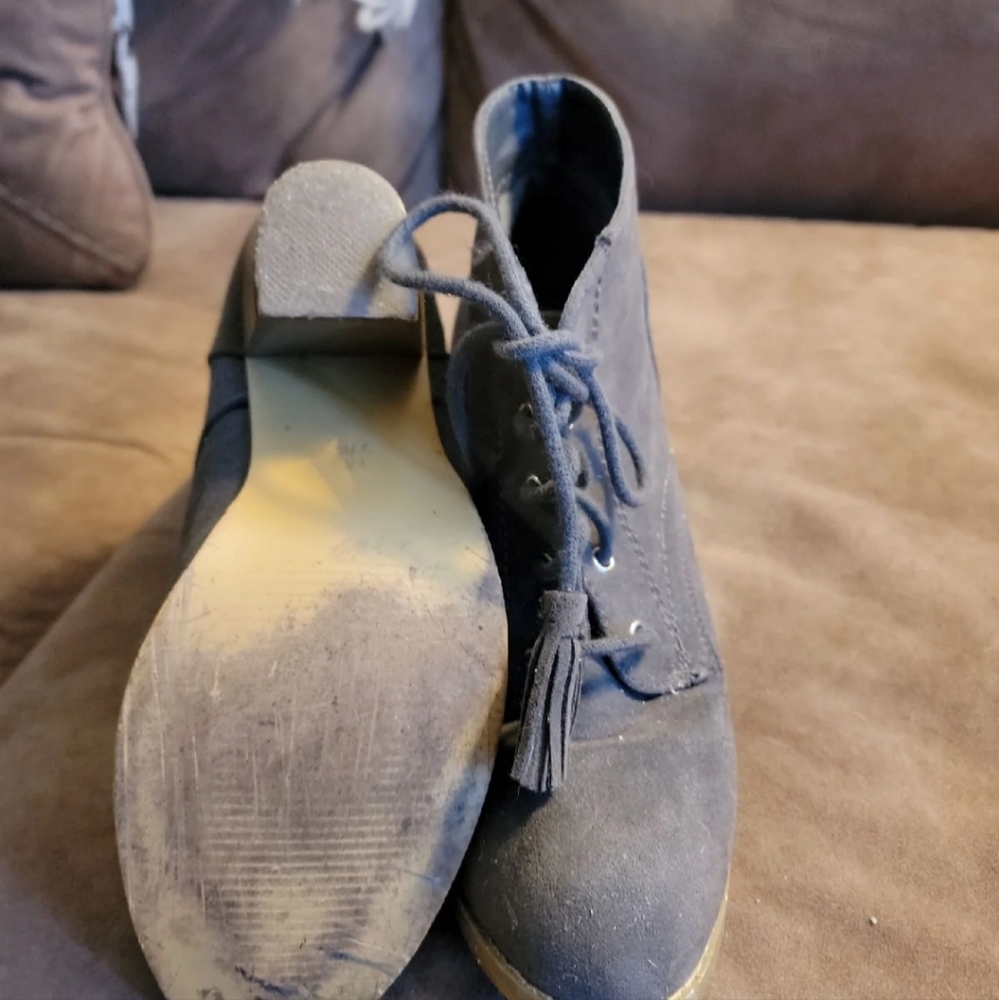 Shoes - Picture 4 of 4